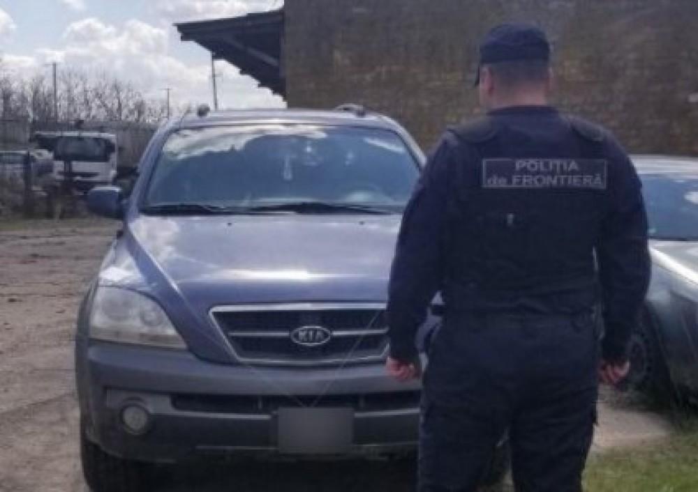 Un moldovean riscă o amendă de până la 47 500 lei pentru că a pus numere naționale la un automobil adus din străinătate